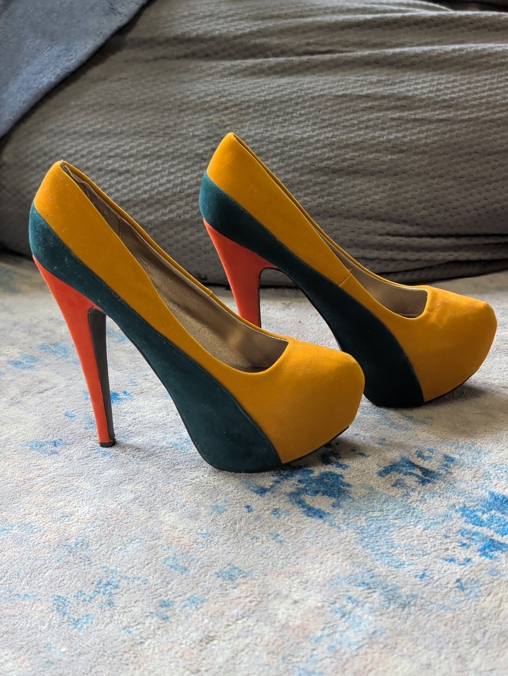 VTG Qupid Yellow & Dark Green Colorblock High Heel Pumps w/ Coral Heel Women's 7